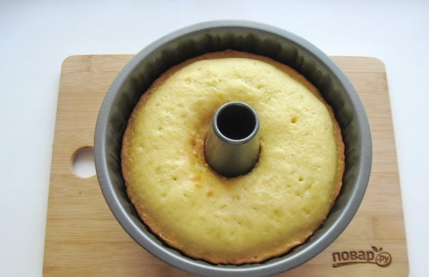 1. Этап. Лимонный кекс на кефире: Выпекайте кекс в духовке при температуре 175 градусов в течение 40-45 минут.
