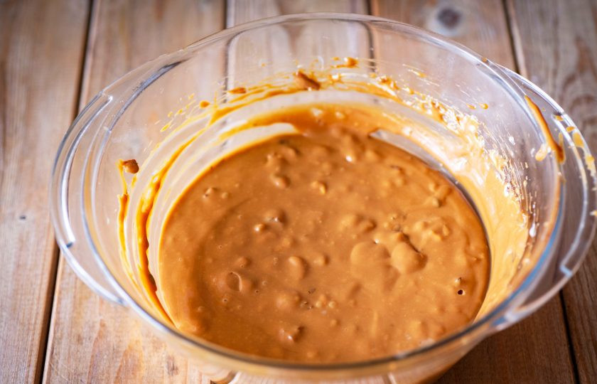 1. Этап. Торт Муравейник с медом: Все перемешайте — крем готов.