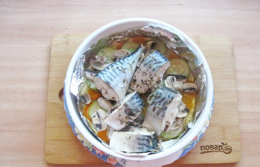 1. Этап. Скумбрия с овощами в пароварке: Готовьте скумбрию с овощами в пароварке 30 минут.