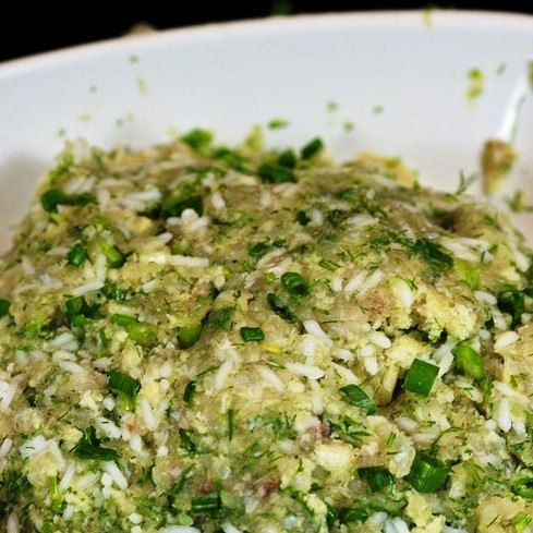 1. Этап. Рыбные котлеты с рисом: Тщательно перемешиваем.