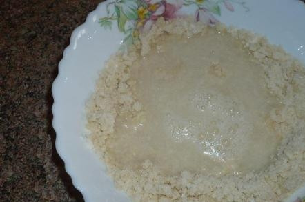 1. Этап. Постные вафли: Потом наливаем водичку, хорошо все перемешиваем.