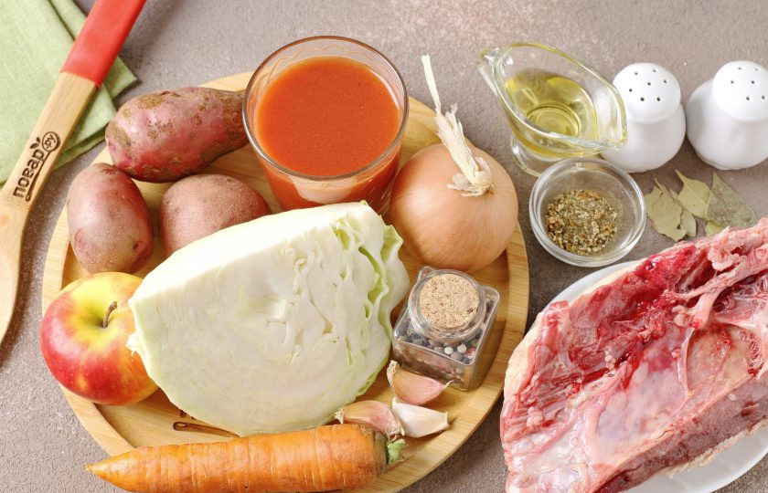 1. Этап. Щи с яблоками: Подготовьте все ингредиенты.