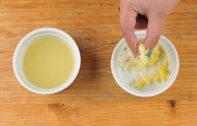 1. Этап. Панкейки с маком: 1. Из лимона выжмите сок, а также натрите его цедру. Затем 2 ч. ложки цедры перетрите с сахаром.