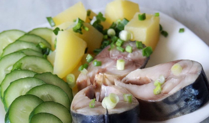 1. Этап. Скумбрия соленая в рассоле: 3. Вот и все! Зовите всех к столу, рыбка готова!