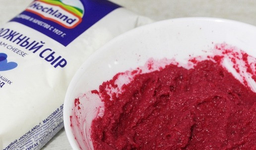 1. Этап. Куриный шницель на свекольном креме: И измельчить всё до однородного состояния. Приправить по вкусу солью.