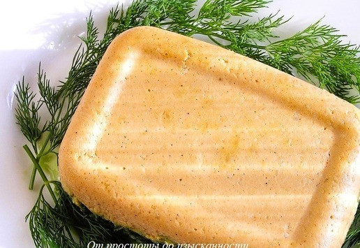 1. Этап. Мусс из лосося со шпинатом: Перед подачей аккуратно выньте мусс из прямоугольной формы, вложите на тарелку, украсьте свежей зеленью.