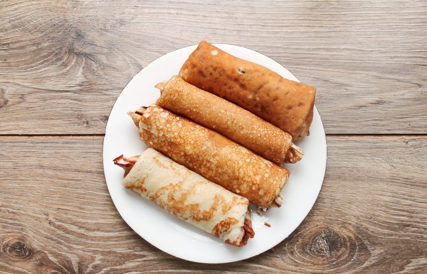 1. Этап. Блинчики с вишней и маскарпоне: Сверните блины трубочкой и подавайте к столу.