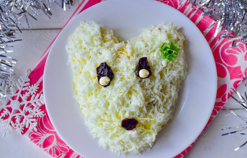 1. Этап. Новогодний салат Крысенок: Вот такой салат получился! Отличных праздников!