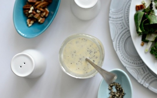 1. Этап. Салатная заправка с медом и маком: 7. Охладите немного — и можно подавать к столу. Приятного аппетита!