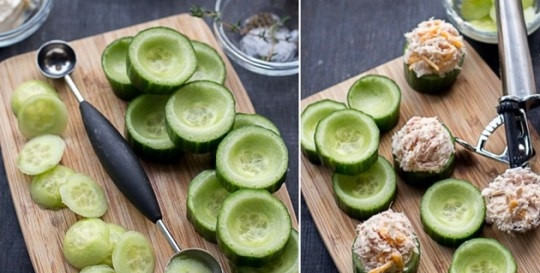 1. Этап. Праздничные канапе с тунцом: 3. Огурцы нарежьте средними по толщине кружочками. Аккуратно вырежьте ложкой мякоть. Наполните полученные формочки начинкой.