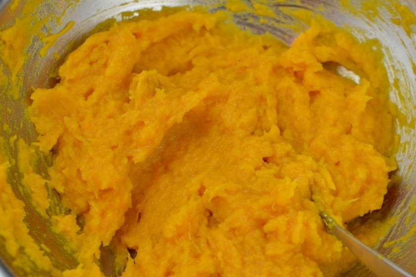 1. Этап. Пюре из тыквы: Готовое пюре не следует солить или перчить.