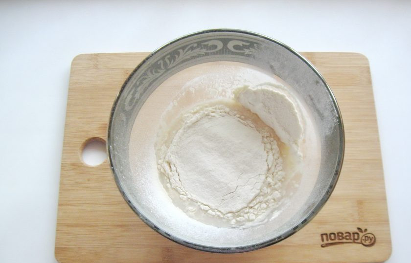1. Этап. Саратовский калач: Добавьте 230 грамм муки.