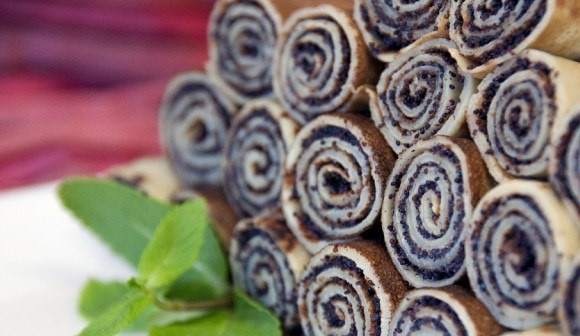 1. Этап. Блинчики с маком: 7. Такие блинчики станут отличным лакомством не только на обеденном столе, но даже на фуршете.