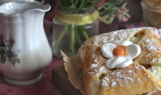 1. Этап. Венгерская ватрушка с грушей: Выложить венгерские ватрушки с грушей на блюдо и подать на стол. Приятного аппетита!