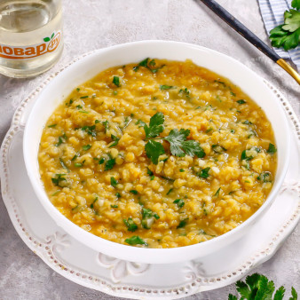 Чечевица с кинзой и чесноком