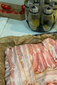 1. Этап. Праздничные кармашки по-питерски: Кармашки с начинкой обернуть беконом