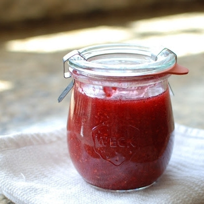 1. Этап. Сырой клубнично-малиновый джем: Уже на следующий день джем можно будет пробовать. Хранить в холодильнике. Приятного! ;)