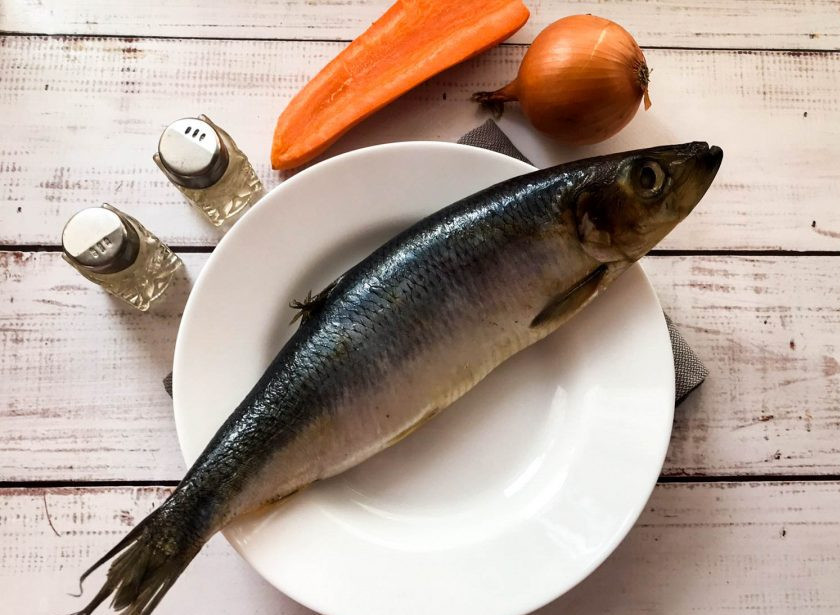 1. Этап. Селедка в духовке в рукаве: Подготовьте все необходимые ингредиенты.