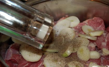 1. Этап. Вкусный шашлык из свинины: ...поперчить