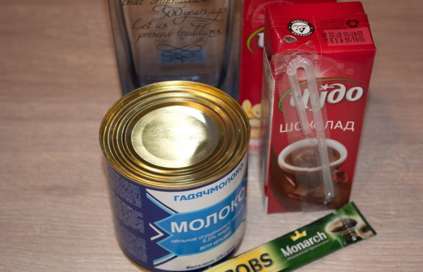 1. Этап. Бейлиз шоколадный: Для приготовления возьмите описанные выше продукты. Вместо шоколадного молоченого напитка 