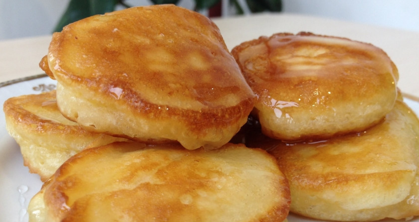 1. Этап. Оладьи на простокваше без дрожжей: 3. В процессе выпечки они поднимутся, становятся пухлыми и красивыми. Приятного аппетита!