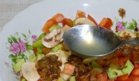 1. Этап. Вегетарианский салат с авокадо: Теперь смешайте все ингредиенты. Выдавите половинку лайма, заправьте салат оливковым маслом. Мелко нарубите петрушку. Соль, перец по вкусу. Салат подавайте сразу, иначе он 