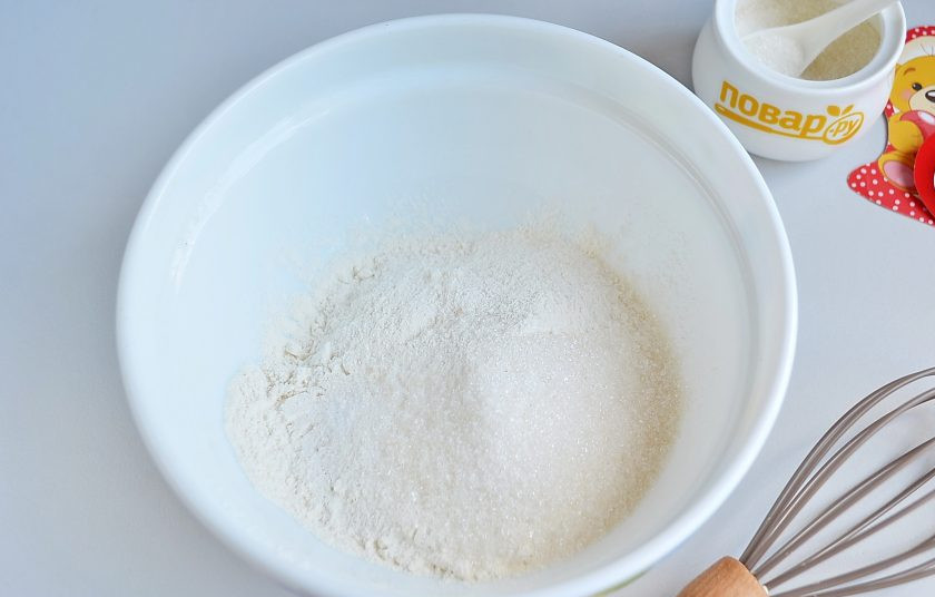 1. Этап. Блины-сердечки: 2. В миске соедините все сухие ингредиенты, перемешайте.