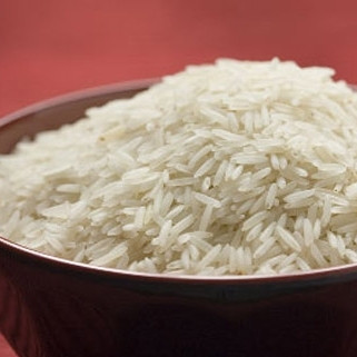 1. Этап. Рис с овощами в мультиварке: Рис насыпать в миску, очень хорошо промыть.