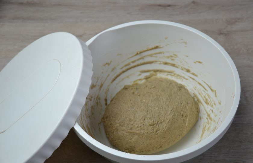 1. Этап. Ржаной заварной хлеб на закваске: Добавьте к опаре 60 мл. воды, всыпьте муку, замесите тесто. Поставьте для брожения еще не менее, чем на 2 часа, время брожения зависит от температуры воздуха в помещении и активности опары. Тесто должно увеличиться в размерах, стать пористым.