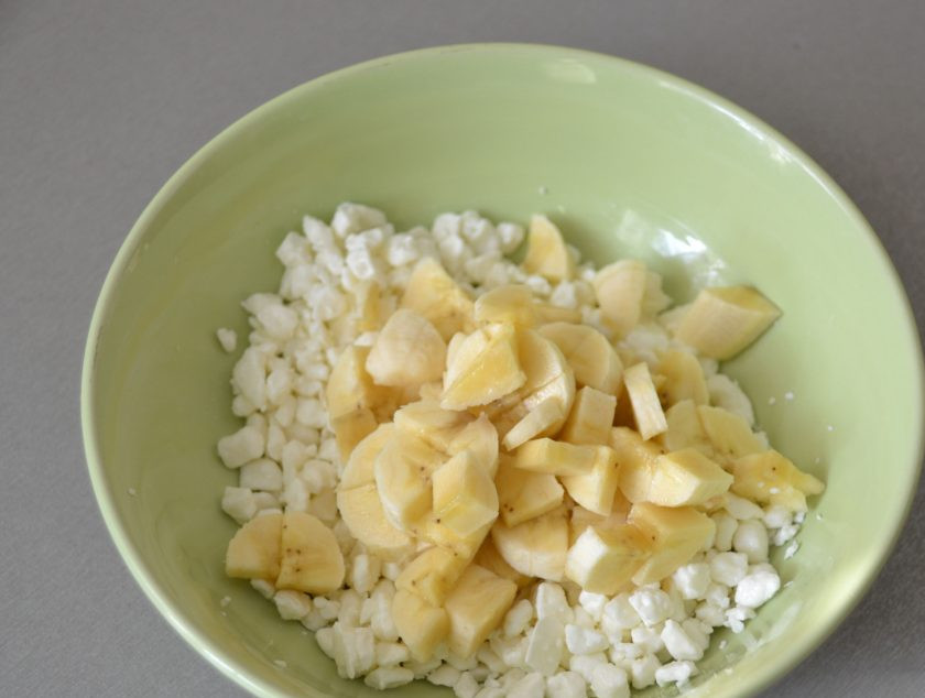 1. Этап. Сладкие начинки для блинов: Пятая начинка - творог, сахар, банан.