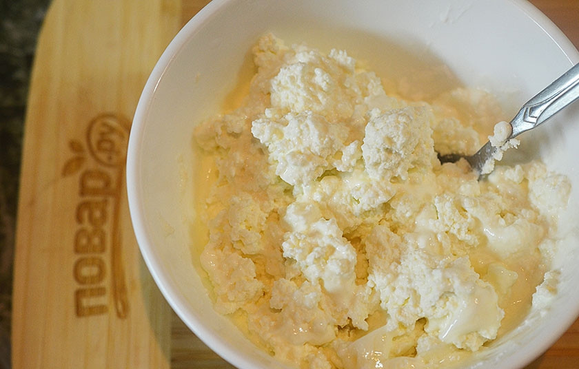 1. Этап. Пасха со вкусом Тирамису: 2. Добавьте к творогу и хорошо перемешайте.