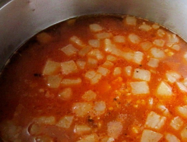 1. Stage. Rice soup with lentils: Add broth. Bring to the boil, add the rice and cook until the rice is tender. Season with salt and pepper, add the lentils together with the broth and simmer for 2 minutes.