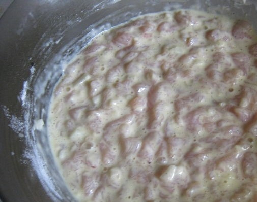 1. Этап. Сочные куриные котлеты из грудки: 6. Перемешайте тщательно до однородности. Поставьте в холодильник на 15-20 минут.