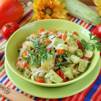 Овощное рагу со стручковой фасолью и кабачками