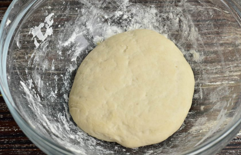 1. Этап. Ватрушки с творожной массой: Оставьте его в теплом месте на час.