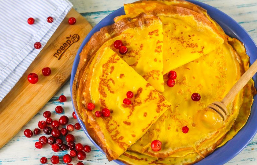 1. Этап. Блины на пахте: Подайте блины на пахте к столу с медом и ягодами, сладкими соусами, аппетитными вареньями и джемами.