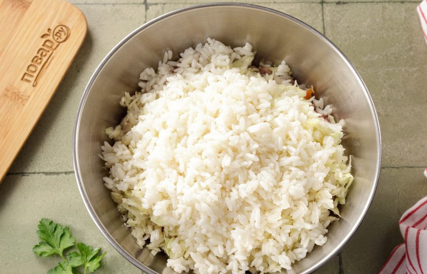 1. Этап. Ленивые голубцы в аэрогриле: Добавьте готовый рис.