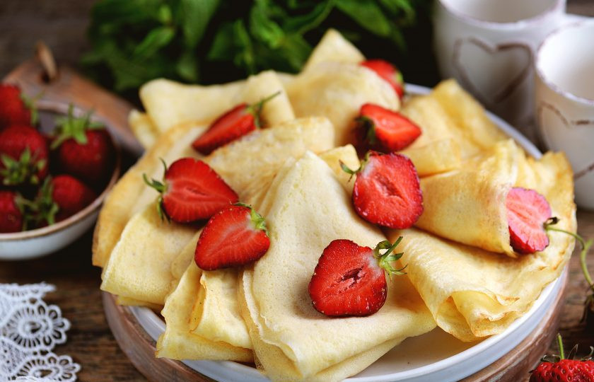 1. Этап. Блины без пшеничной муки: Готовые блины без пшеничной муки подавайте с фруктами, ягодами, вареньем или сиропами. Можно завернуть в них любую начинку. Приятного аппетита!