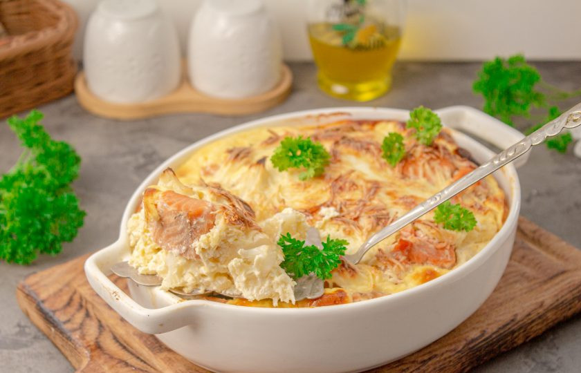 1. Этап. Запеканка из цветной капусты и семги: Готовую запеканку подавайте как самостоятельное блюдо в теплом виде. Приятного аппетита!