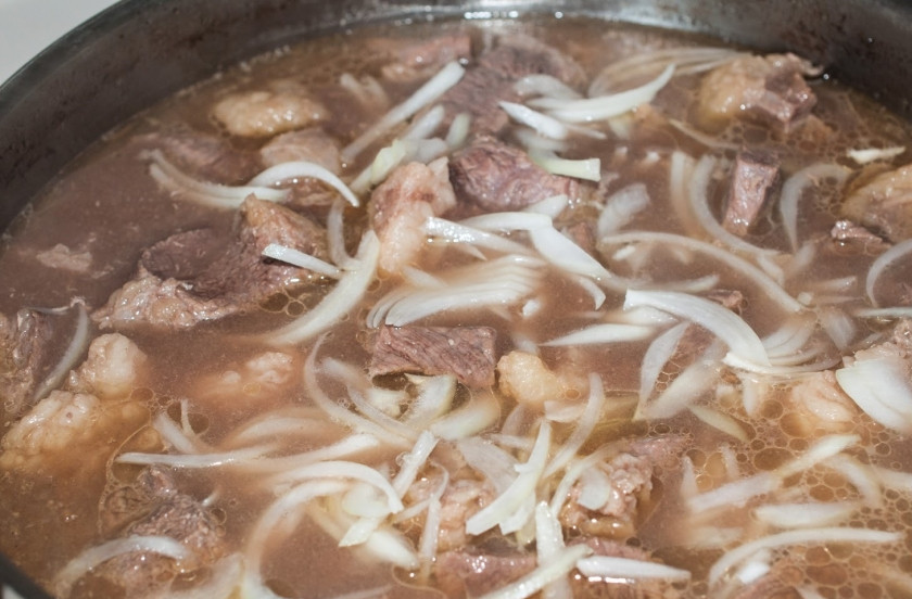 1. Этап. Говядина, жареная с луком: 1. Итак, чтобы говядина на сковороде не 