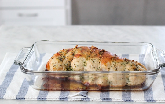 1. Этап. Жареная грудка по-турецки: 7. Разогрейте духовку до 200-230 градусов и запекайте грудку до готовности, примерно 1 час.