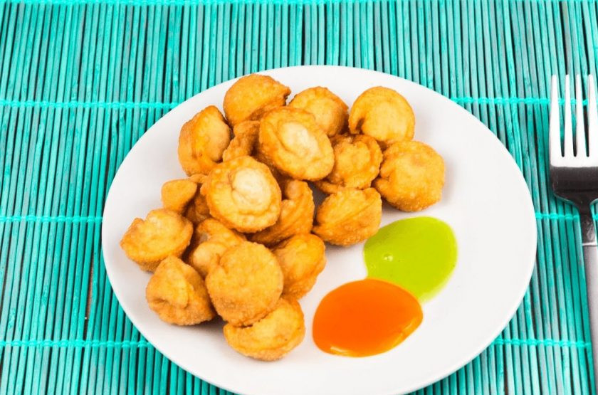 1. Этап. Пельмешки фри: 5. Готовые пельмени выложите на бумажное полотенце. Подавайте с соусом. Приятного аппетита!