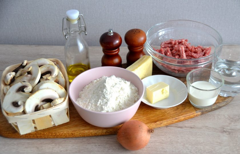 1. Этап. Чебуреки по-французски: Подготовьте ингредиенты.