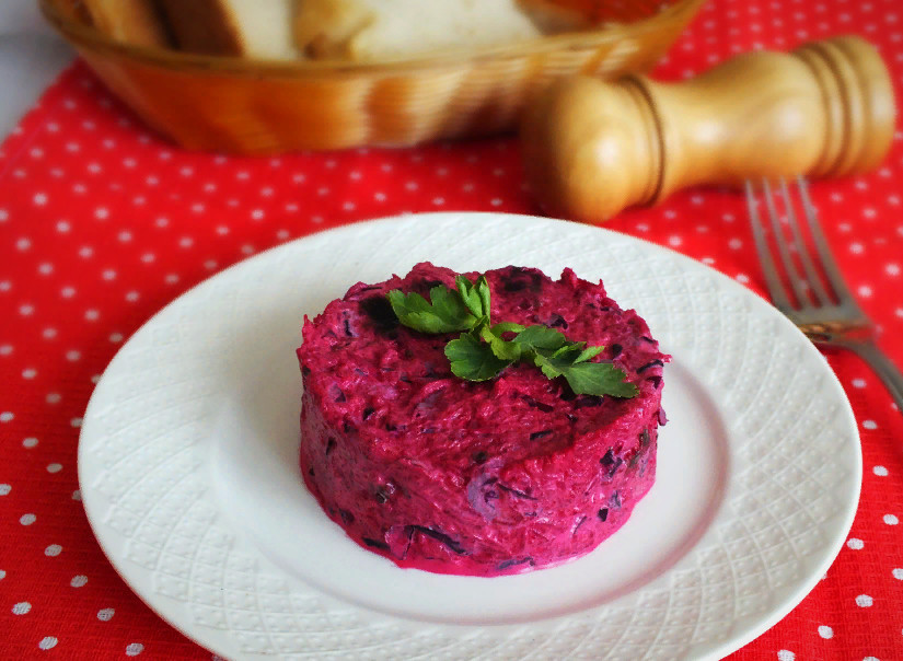 1. Этап. Салат Бордо: Салат готов. Приятного аппетита!