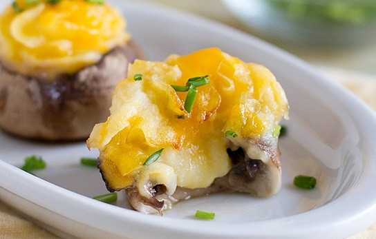 1. Этап. Шампиньоны под шубой: 6. Вот такая вкуснятина получается в результате. Приятного аппетита!