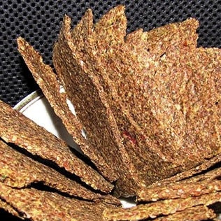 1. Этап. Пикантные хлебцы: У меня на радиаторе хлебцы сушились около 10 часов. Смотрите сами, как приобретут нужную консистенцию - так и готовы.