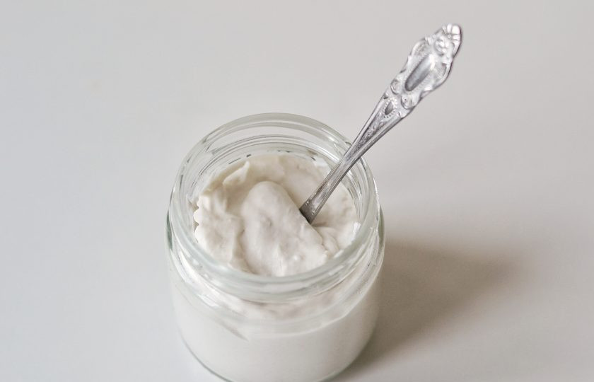 1. Этап. Постный йогурт в домашних условиях: Йогурт по консистенции должен получиться густым.