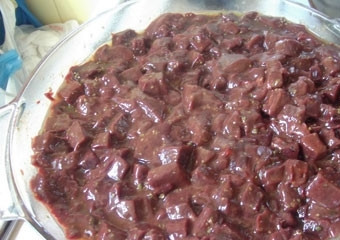 1. Этап. Печень по-восточному: Залить этим печень, перемешать и оставить на 15-20 минут.