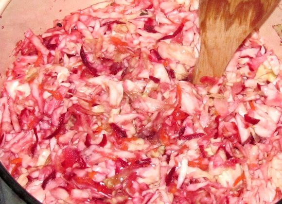 1. Этап. Капуста, квашенная со свеклой: 6. Каждый день нужно делать вот такие 