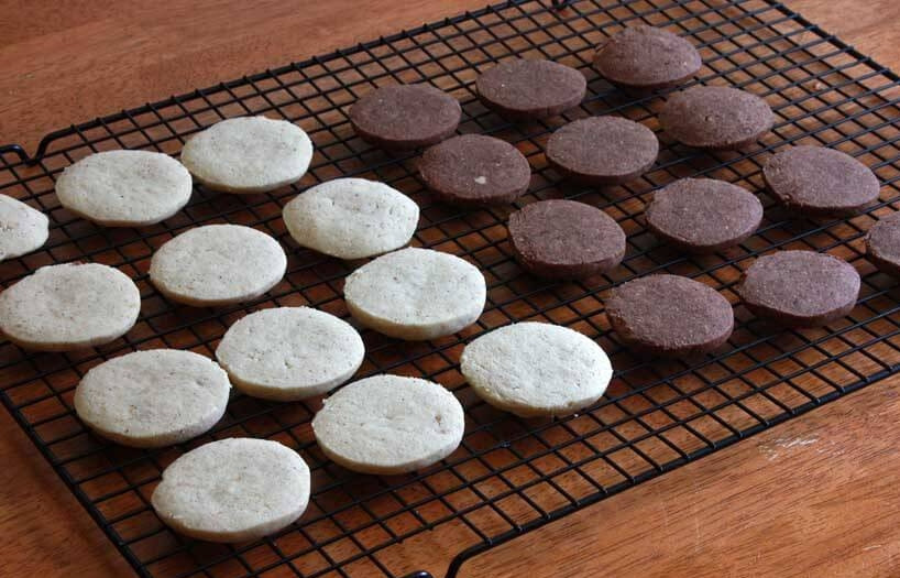 1. Этап. Ореховое печенье (песочное): 10. Остудите печенье на специальной решетке перед подачей.